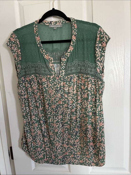Daniel Rainn Tops - Daniel Rainn Sage Green Floral Lace-Trim Cap Sleeve Blouse